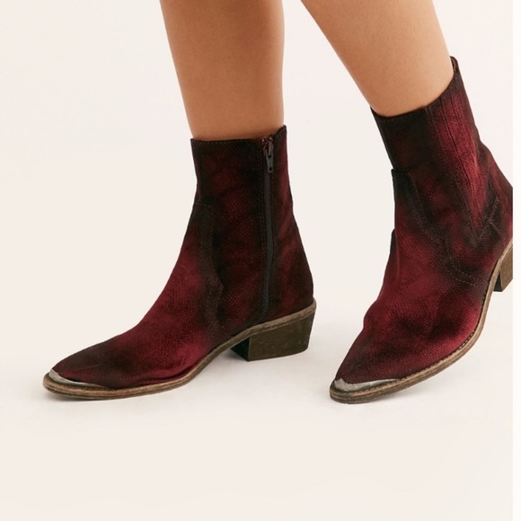Free People Barbary Velvet Snake Print Western Steel Tip Ankle Boots Sz 39 $298 - Picture 1 of 7